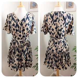 She + Sky Animal Print Short Sleeve Tiered Shift Dress Tan Black Small